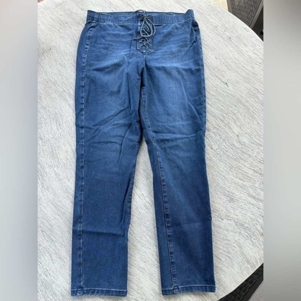 American Eagle Brand Demin 360 Jegging with Lace Up Front Detail Size 14 Regular